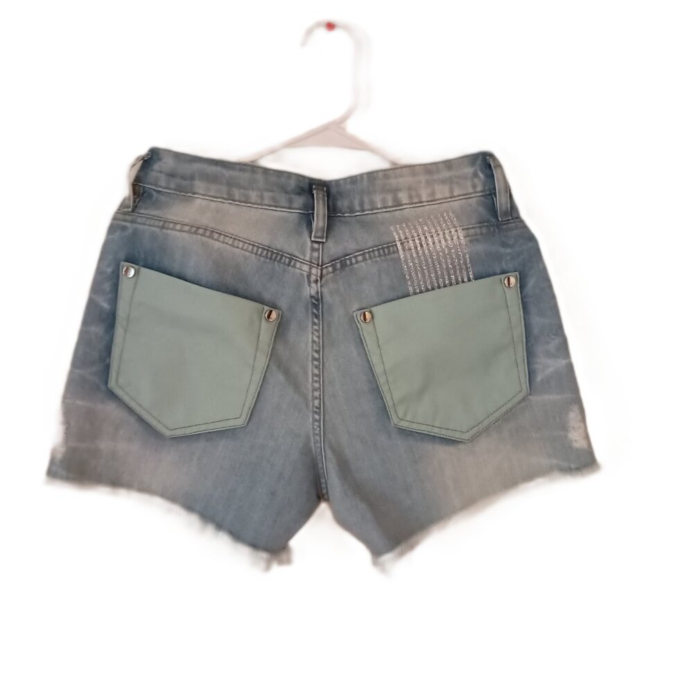 Razzo Coastal Cowgirl Distressed Frayed Light Denim Shorts Sz 8 (EU 38) NWT - Picture 3 of 16